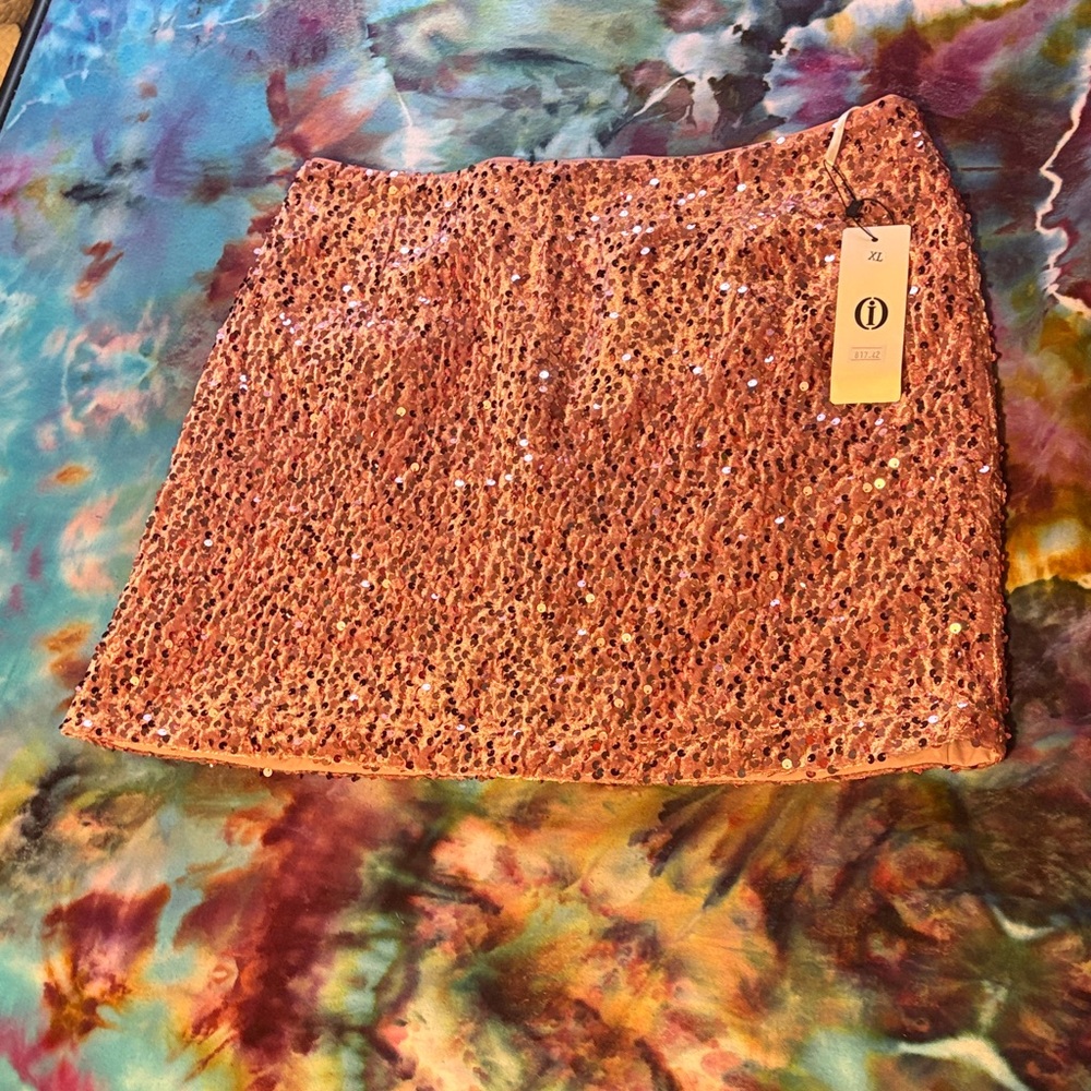 NWT women’s XL Glamorous Sequin Pink Mini Skirt. Runs small.